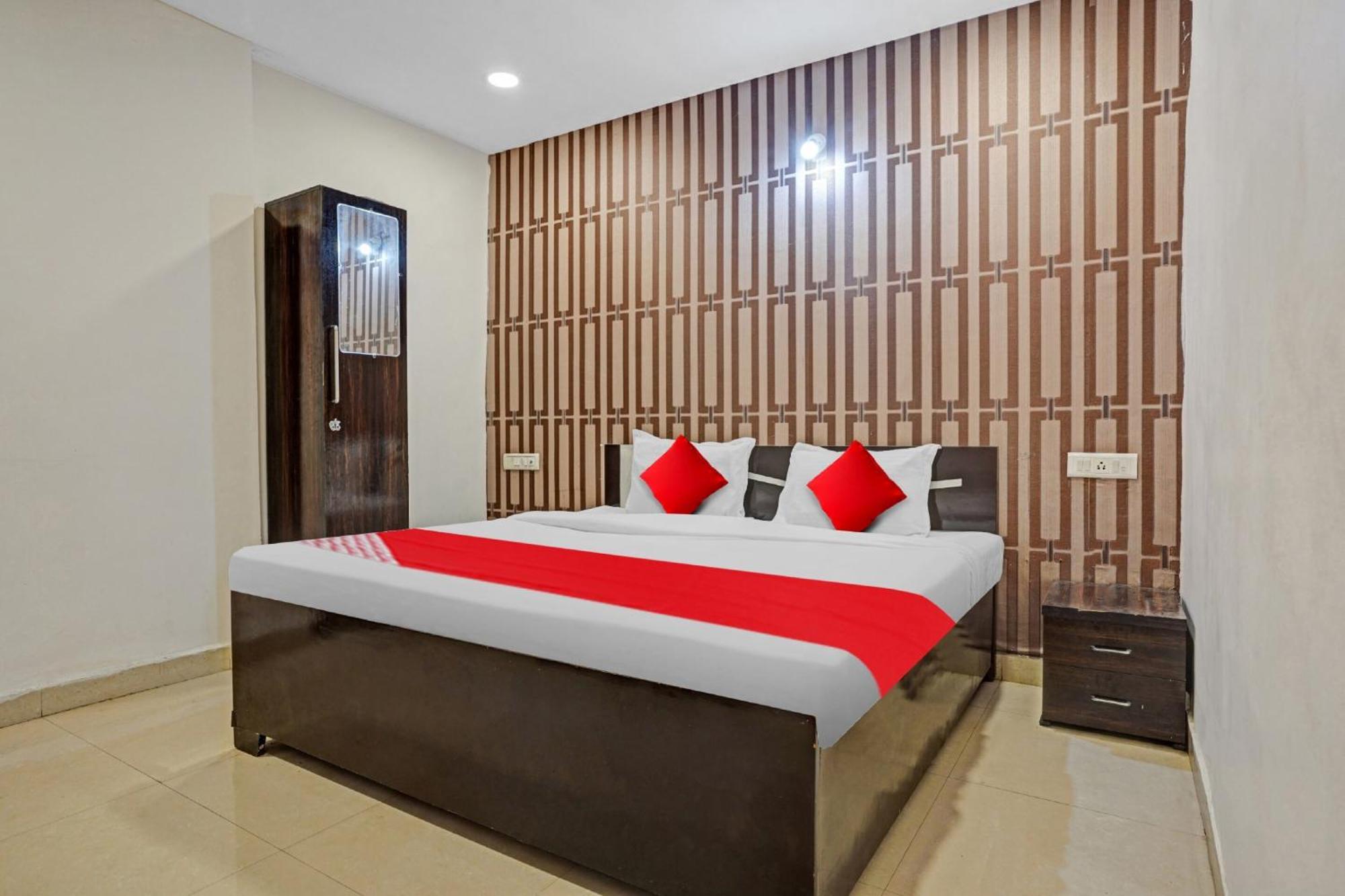 Hotel O Flagship Hotel Gulmohar Inn ボーパール エクステリア 写真